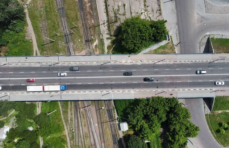 Шесть полос вместо четырех: городская комиссия согласовала проект реконструкции Киевского путепровода