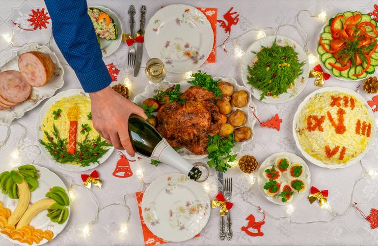 Новогодний стол подорожал: сколько украинцам будет стоить праздничное меню