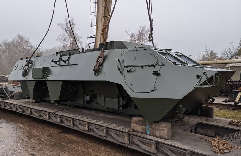 Житомирский бронетанковый завод завершил производство первого корпуса БТР-4Е. ФОТО