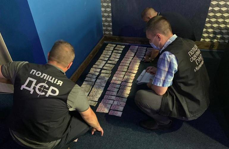 Житомирянина, создавшего подпольное казино, могут выпустить под залог 200 тыс. грн
