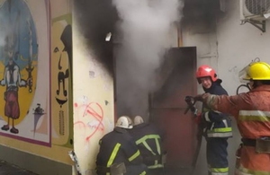У Житомирі рятувальники ліквідували пожежу в багатоповерхівці: горіла майстерня з ремонту взуття. ФОТО
