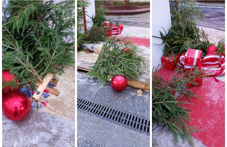 В ночь на Рождество разгромили фотозону: побили игрушки и перевернули ёлки. ФОТО