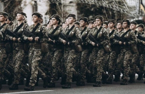 Жінки в Україні повинні стати на військовий облік: наказ Міноборони