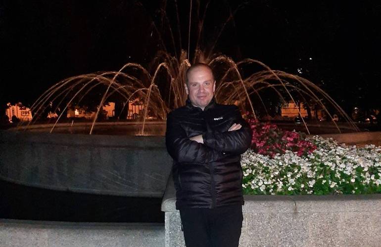 В Житомире разыскивают 42-летнего мужчину: он гулял в парке и пропал