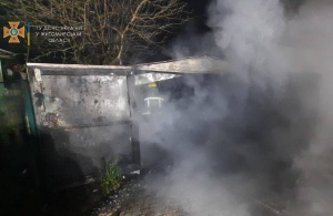У Житомирі згорів гараж разом з авто: власник отримав опіки