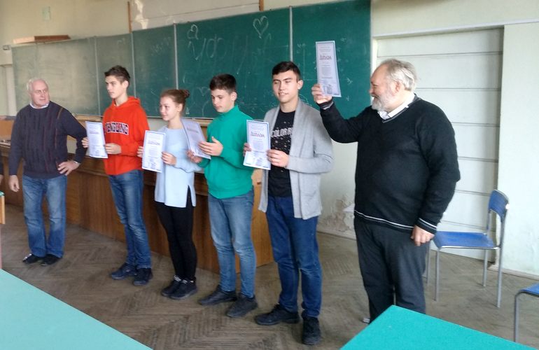Житомирские школьники заняли третье место на Всеукраинском конкурсе изобретателей. ФОТО