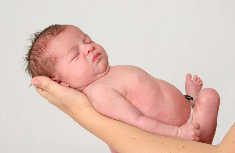 В Житомирской области родился ребенок-богатырь весом более 5 кг. ВИДЕО