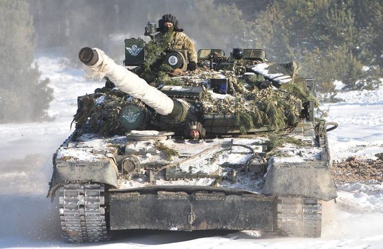 Ударная мощь десанта: украинские бойцы провели на Житомирщине танковые учения. ФОТО