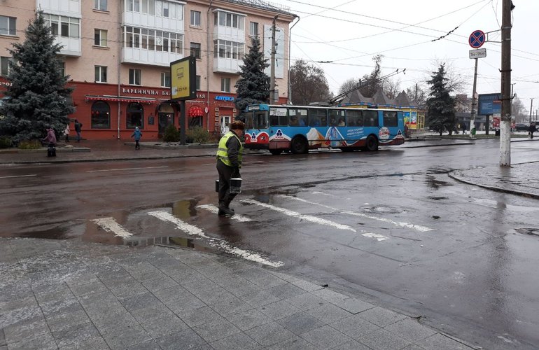 В Житомире транспортный коллапс. В связи с гололёдом отменены все пригородные автобусы