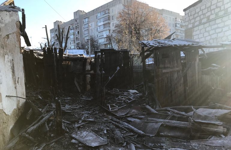 Смертельный пожар в Житомире: мужчина заживо сгорел в сарае. ФОТО
