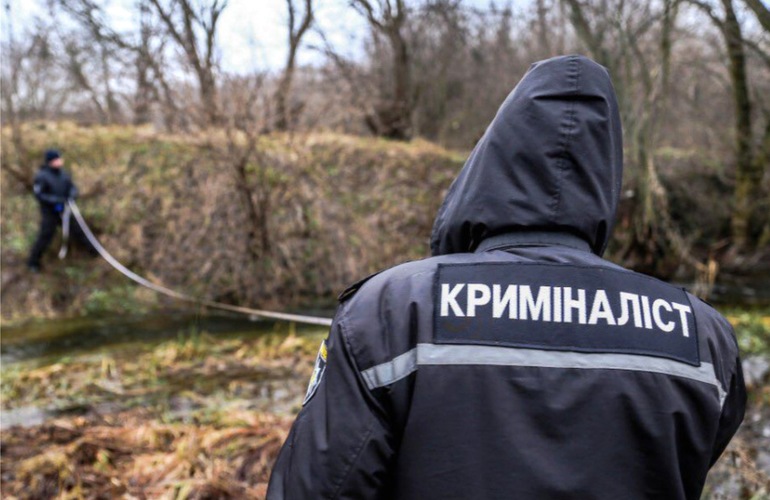В Житомире в канаве прохожие нашли тело убитого 32-летнего парня