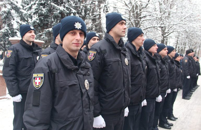 В Житомире приняли присягу на верность народу участковые полицейские из 5 областей страны. ФОТО
