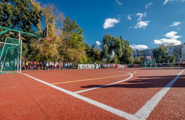 На Богунии за 1,3 млн гривен реконструируют спортивную площадку