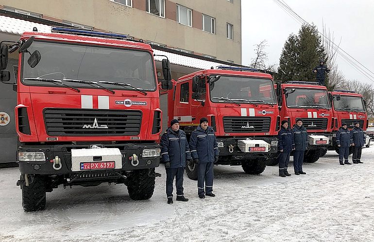 Житомирские спасатели получили новые пожарные автомобили. ФОТО