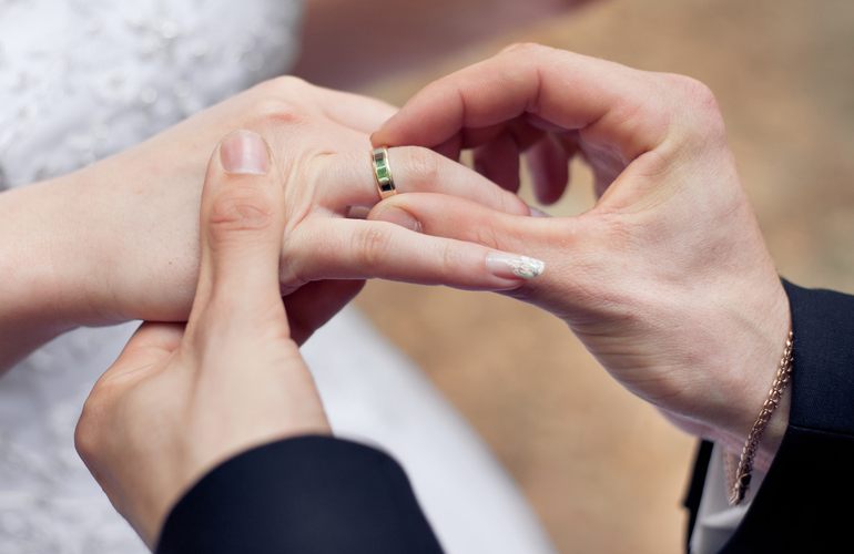 Минюст разрешил счастливым семейным парам жениться еще один раз