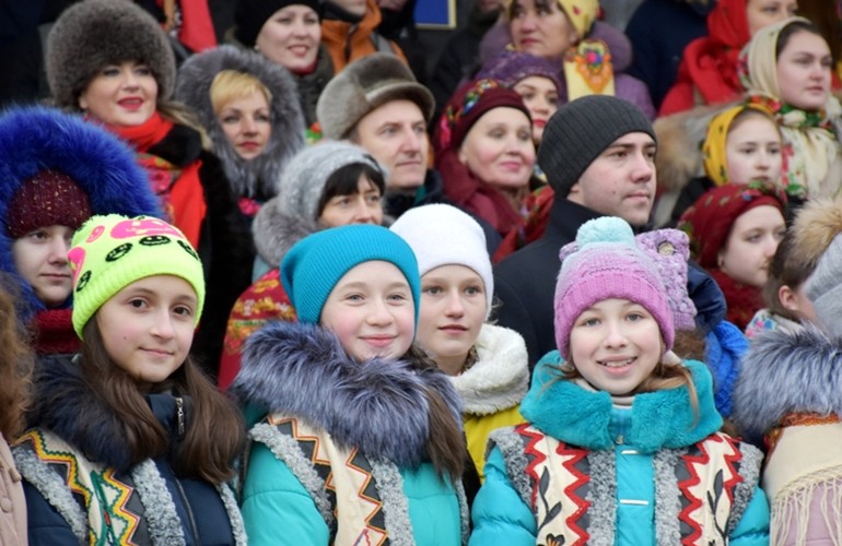 Флешмоб. В Житомире 600 человек исполнили колядку «Нова радість стала». ВИДЕО