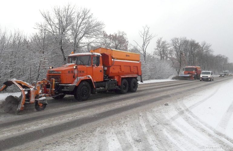 В ОГА рассказали, сколько единиц техники чистят основные дороги Житомирщины от снега