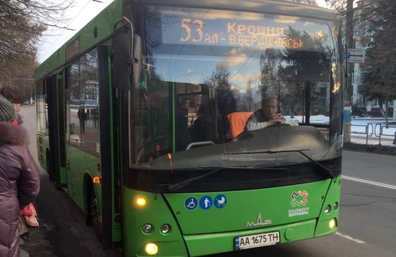 В коммунальных автобусах Житомира внедрили еще один вид оплаты. ФОТО