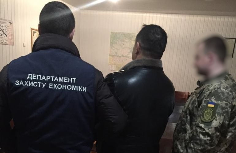 Сотрудник государственного лесхоза задержан на Житомирщине при получении взятки