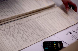 На виборчих дільницях Житомирщини людям дозволяють голосувати без паспортів