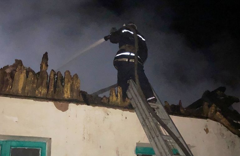 В Житомирской области сгорела сельская школа: спасатели подозревают поджог. ФОТО