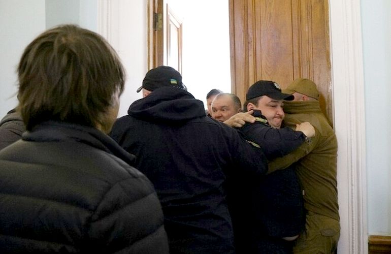 Так называемые «активисты» устроили драку на сессии Житомирского горсовета. ФОТО. ВИДЕО