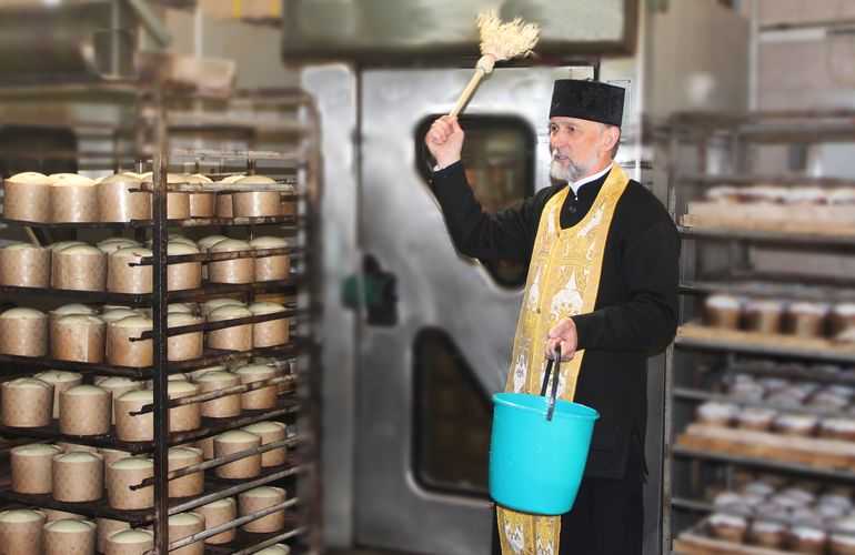 ТМ «Хліб Житомира» приготувалася до Великодня та освятила виробництво пасок
