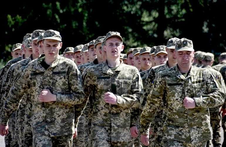 600 будущих десантников проходят подготовку в учебном центре в Житомире