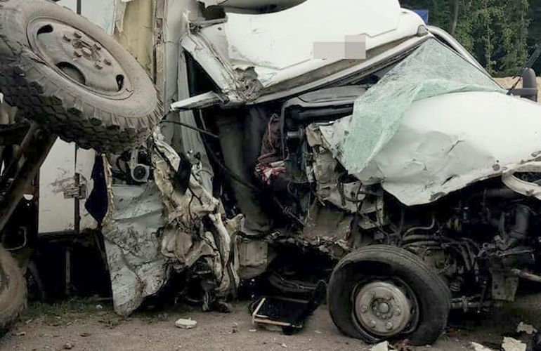 ДТП в Житомирской области: авто превратились в груду металла, водители чудом не пострадали. ФОТО