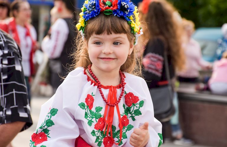 Фоторепортаж: по Житомиру прошла праздничная «Вишивана хода»