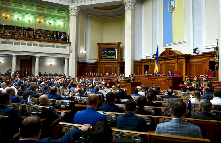 Зеленский распустил Раду: досрочные выборы должны состояться 21 июля