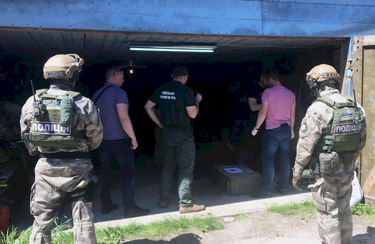 Тротил, патроны и взрыватели: житель Житомирщины организовал в гараже склад боеприпасов. ФОТО