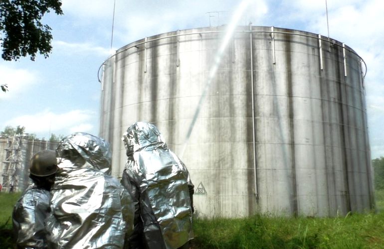 Пожар на нефтебазе: на окраине Житомира прошли масштабные учения. ФОТО