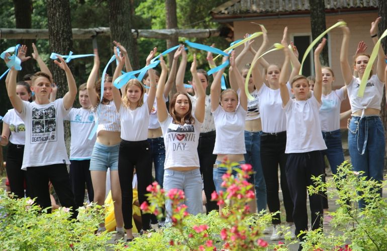 Житомирский «Спутник» открыл первую смену: лагерь этим летом примет более 1000 детишек. ФОТО