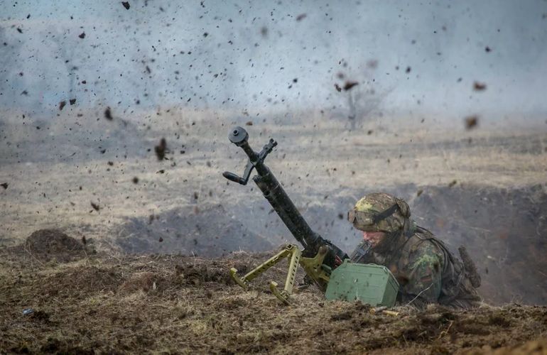 «Выйти из окопов и сложить оружие?!» Украинцы в гневе из-за предложения Кучмы по Донбассу