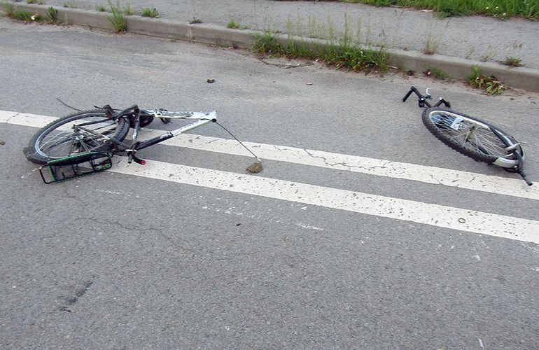 Велосипед разорвало на части: в ДТП на Житомирщине погиб мужчина. ФОТО