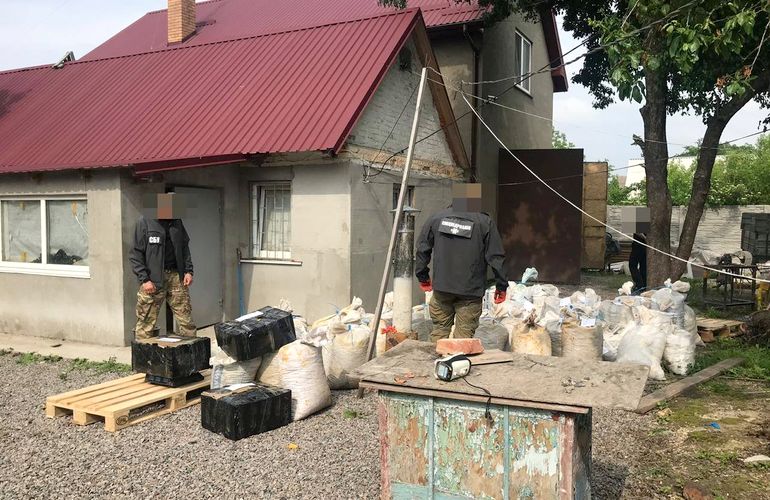 Житомирские спецслужбы изъяли почти 2 тонны янтаря из нелегального цеха. ФОТО