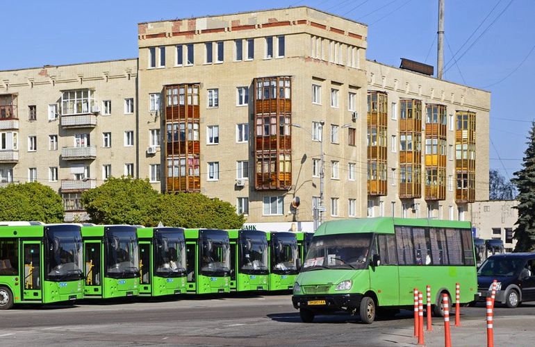 Маршрутки по 7 гривен, троллейбусы по 5: власти Житомира вскоре повысят тарифы на проезд
