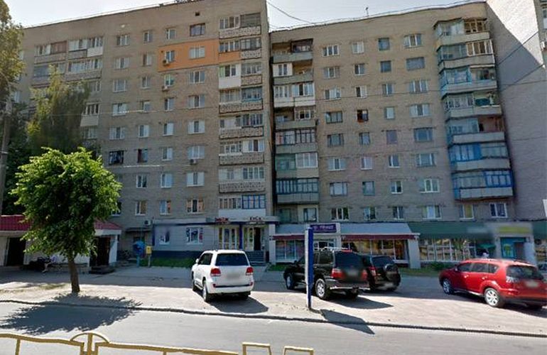 В Бердичеве из окна 9-го этажа выпал ребенок, за его жизнь борются врачи