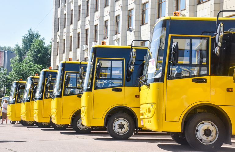Житомирщина придбала для дітей 20 шкільних автобусів. ФОТО