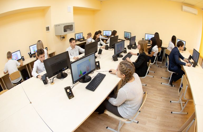 На подключение школ Житомирской области к интернету потратят более 33 млн гривен