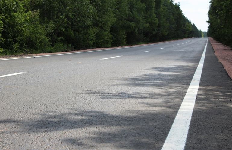 На севере Житомирской области отремонтировали участок трассы на Беларусь