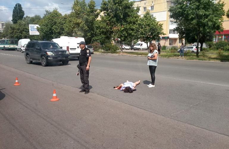 ДТП в Житомире: женщина попала под колеса авто, переходя оживленную магистраль. ФОТО