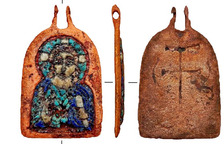 Редкостный артефакт найден в историческом центре Житомира – икона XII-XIII века. ФОТО