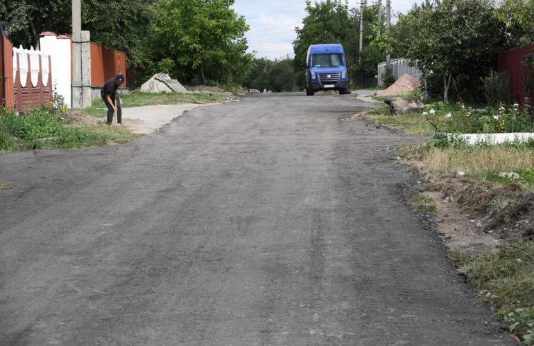 В Житомире со срезанного асфальта ремонтируют дороги в переулках. ФОТО
