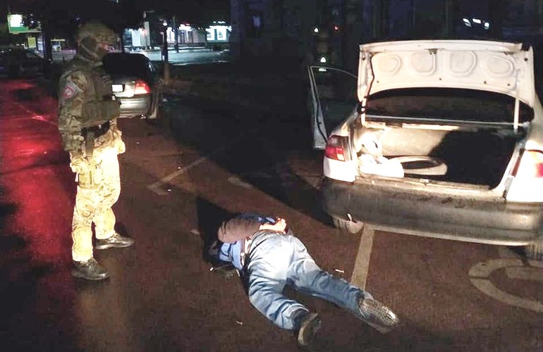 В Житомире ночью спецназ КОРД задержал банду, которая грабила пункты обмена валют. ФОТО