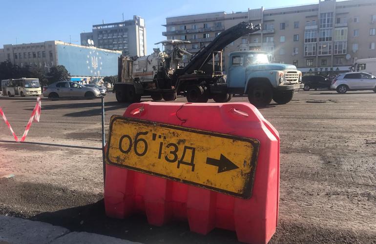 Впервые за много лет в Житомире на Соборной площади заменят асфальт. ФОТО