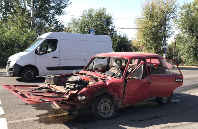 Столкновение двух автомобилей в Житомире: травмы получила 12-летняя школьница