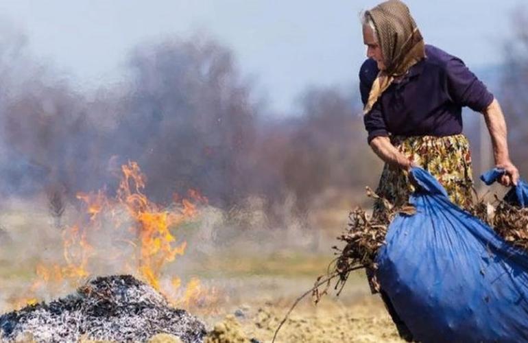 На Житомирщине пенсионерка пыталась сжечь мусор и угодила в больницу с ожогами