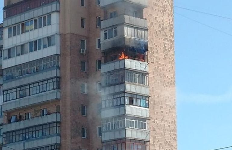 В Житомире в многоэтажке вспыхнул пожар: горел балкон на 11 этаже. ФОТО
